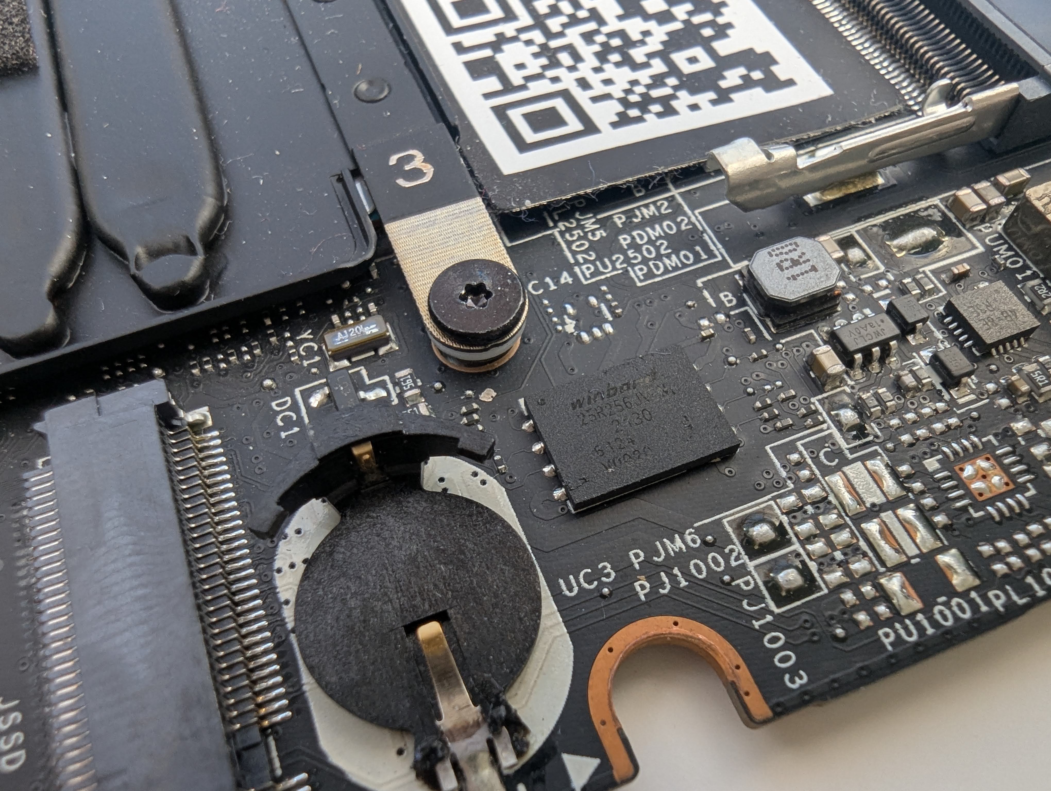 Zoomed in picture of the flash rom chip